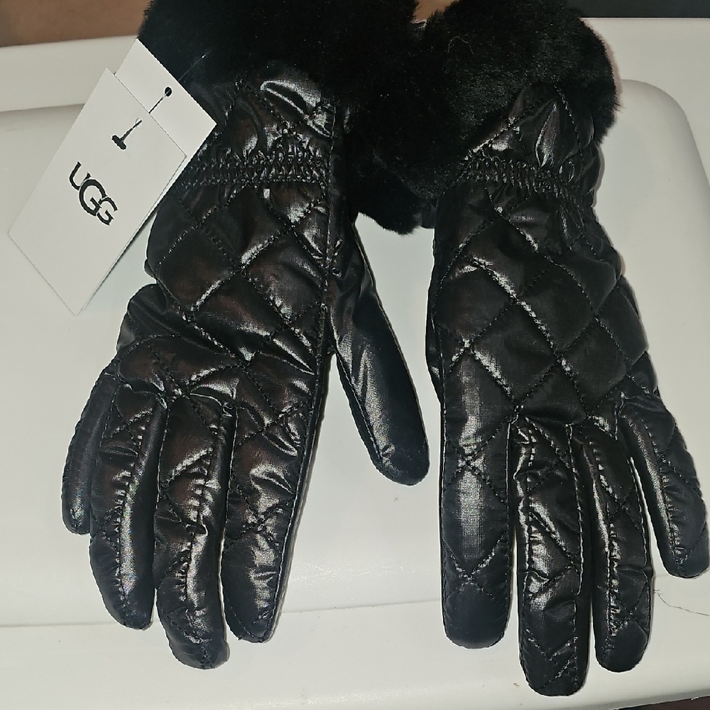 UGG NWT Black Quilted Leather Gloves with Fur Trim Lined Touch Screen Sz.S/M